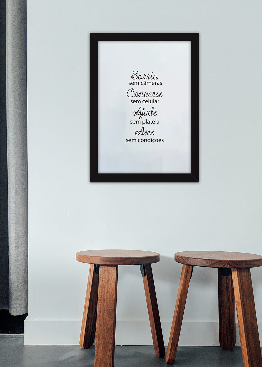 Quadro life is better simples - Com vidro
