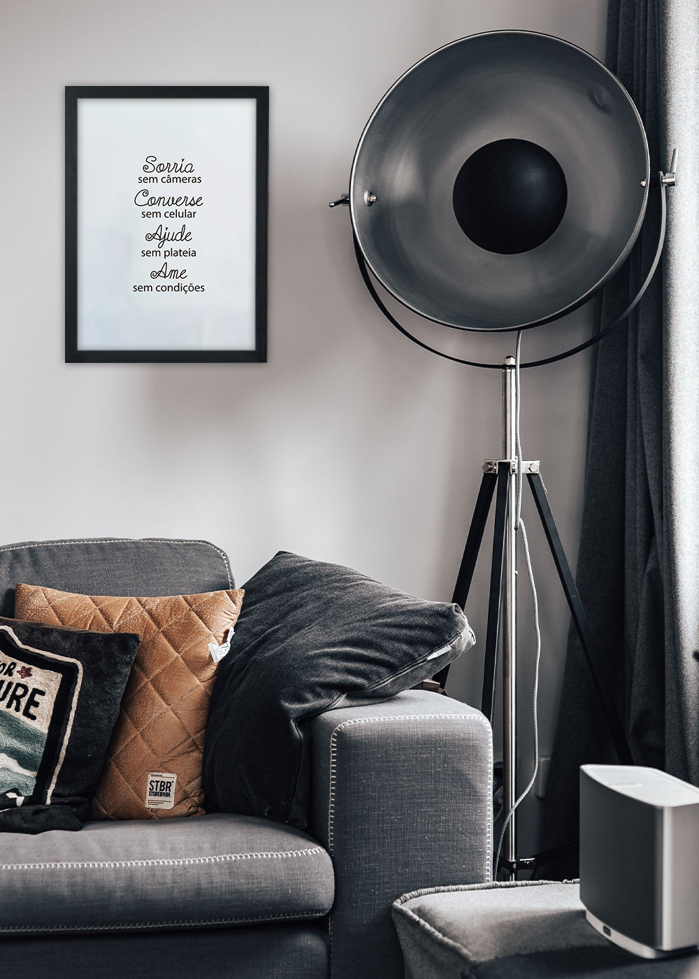 Quadro life is better simples - Com vidro